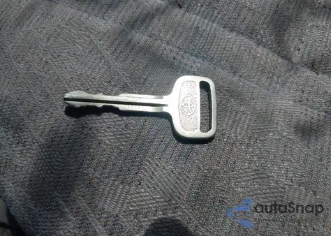 2001 Toyota Tacoma из США, поврежденный, VIN 5TENL42N81Z747375